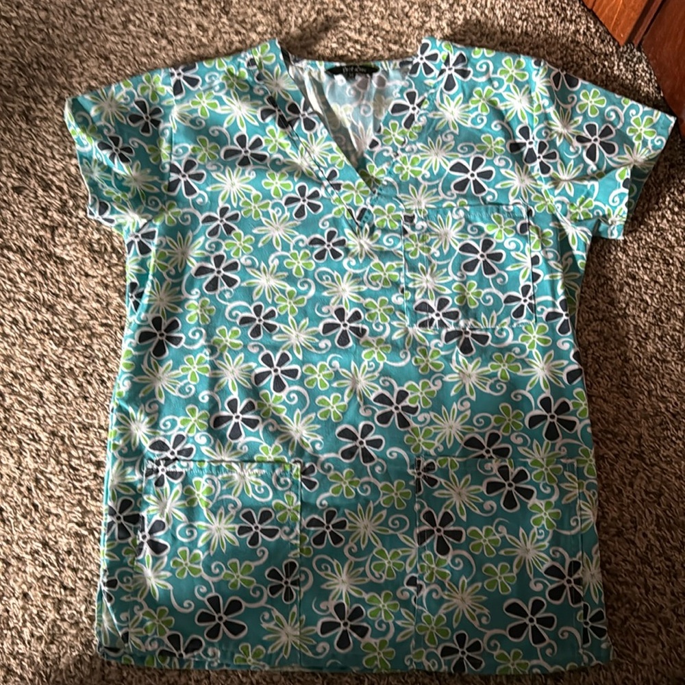 Just Love flowered scrub top